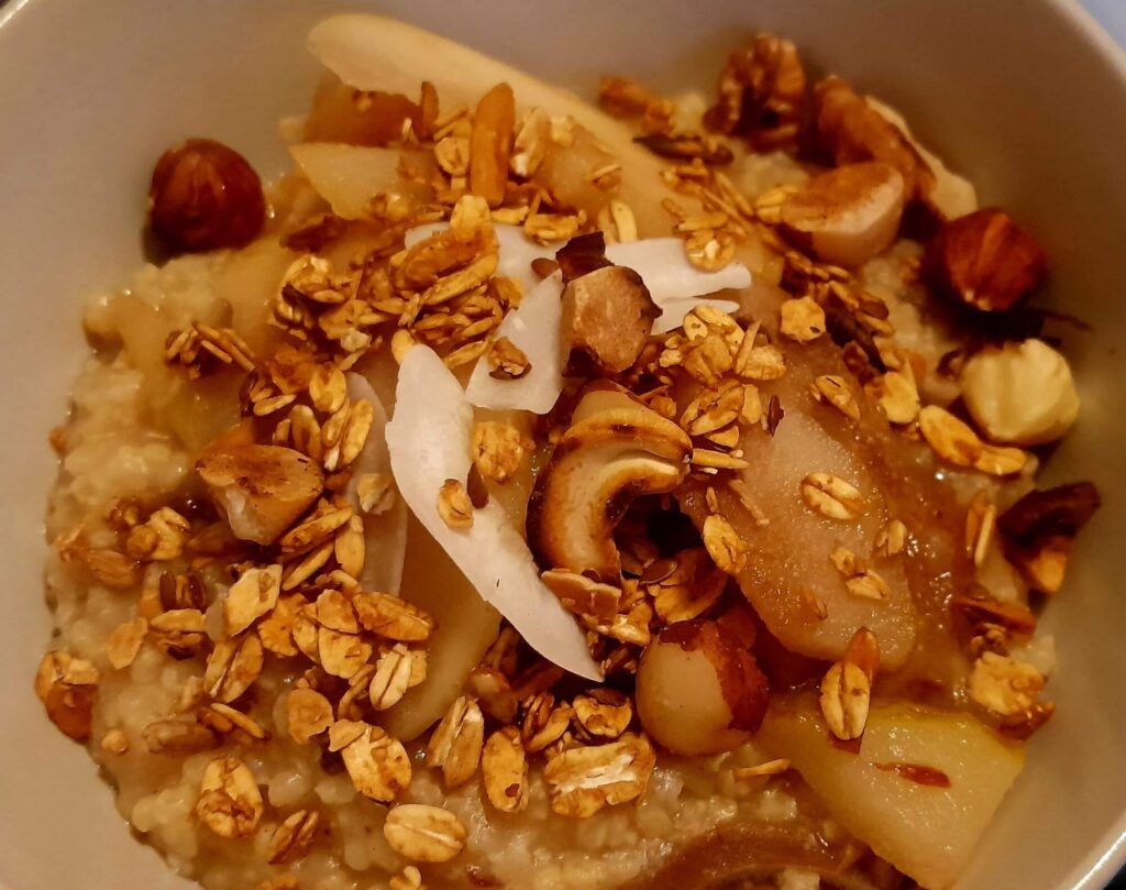 ontbijtpap met gestoofde appel en granola