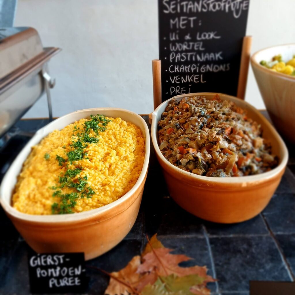 seitanstoofpotje met gierstpompoenpuree